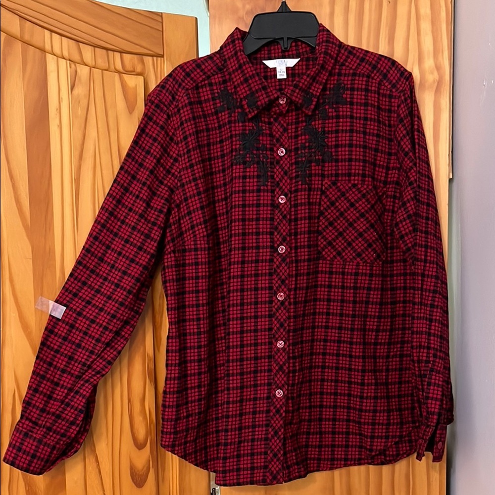 TIME AND TRU FLOWER EMBROIDERY PLAID BLOUSE WOMEN L RED BLACK TOP BUTTON-UP